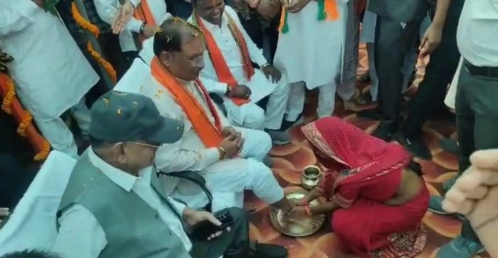 CM साय पहुंचे MLA भूलन सिंह मरावी के घर, आरती उतारकर किया स्वागत