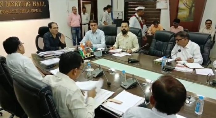 Collector Public Darshan: कलेक्टर ने जनदर्शन लगाकर सुनी फरियादियों की समस्या, संबंधित अधिकारियों को निराकरण करने दिए निर्देश 1 कलेक्टर ने जनदर्शन लगाकर सुनी फरियादियों की समस्या, संबंधित अधिकारियों को निराकरण करने दिए निर्देश
