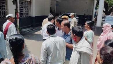 बिना आदेश के काम से हटाए गए 200 से अधिक दैनिक वेतनभोगी कर्मचारी, दो महीने से नहीं मिला वेतन 7 CaptureVD