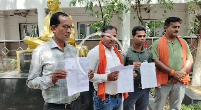 Villagers upset: गांव के सरपंच से लेकर ग्रामीण परेशान, अवैध शराब पर रोक और मनरेगा भुगतान के लिए लगाई गुहार 1 गांव के सरपंच से लेकर ग्रामीण परेशान, अवैध शराब पर रोक और मनरेगा भुगतान के लिए लगाई गुहार