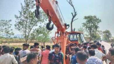 क्रेन की टक्कर से बाइक सवार युवक की मौत, आरोपी मौके से फरार