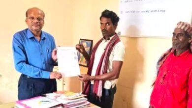 महासमुंद: श्रमिक श्यामलाल को मिला पंजीयन प्रमाण पत्र, अब योजनाओं का मिलेगा लाभ 8 IMG 20250502 150545