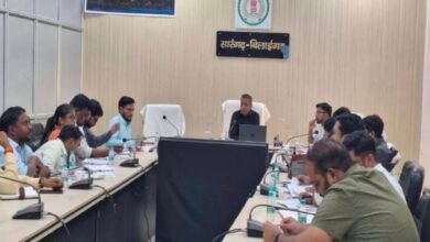 कलेक्टर ने राजस्व अधिकारियों की ली बैठक, जल्द और संवेदनशील समाधान पर दिया जोर 5 IMG 20250508 185204