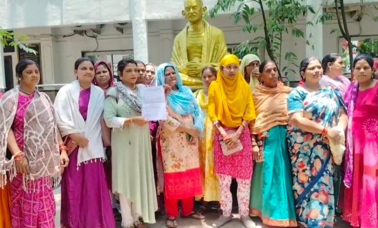 मितानिन कार्यकर्ताओं ने मांगा मार्च और अप्रैल का बकाया मानदेय, आर्थिक तंगी से जूझ रहीं दीदीयां 1 IMG 20250514 171136
