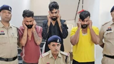 बाउंसर पर हमला करने वाले तीन आरोपी गिरफ्तार, पुलिस ने निकाला जुलूस 2 IMG 20250515 165835
