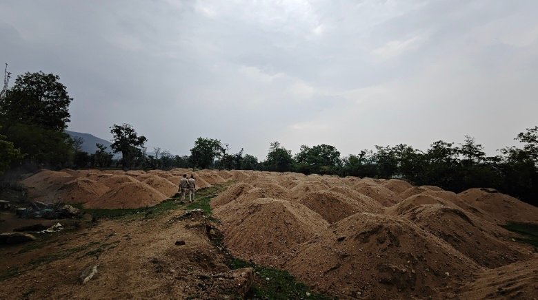 बिलासपुर: अवैध खनन पर बड़ी कार्रवाई, 400 हाइवा रेत-मिट्टी जब्त 1 IMG 20250517 150207
