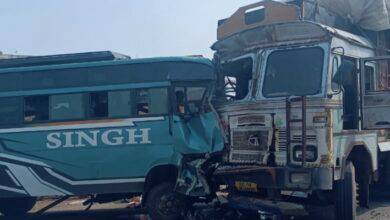 तखतपुर में बस और ट्रक की टक्कर, 20 यात्री घायल 7 IMG 20250518 120102