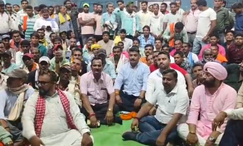 हमाल मजदूरों का हुआ सम्मान, भवन निर्माण और मानदेय वृद्धि का मिला आश्वासन 1 IMG 20250518 180742