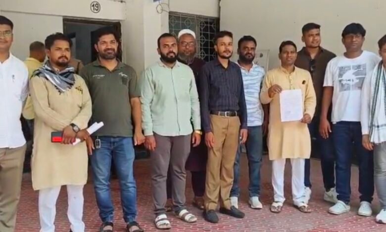 जाति और ईडब्ल्यूएस प्रमाण पत्र की मांग को लेकर मुस्लिम समाज ने कलेक्टर को सौंपा ज्ञापन 1 IMG 20250520 165231 1