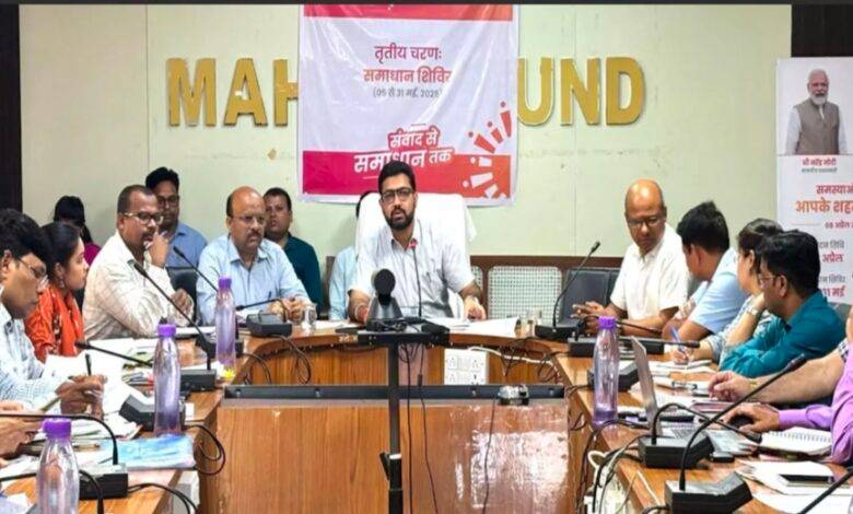 महासमुंद में विकास कार्यों की रफ्तार तेज: कलेक्टर ने दिए कई निर्देश 1 IMG 20250527 145659