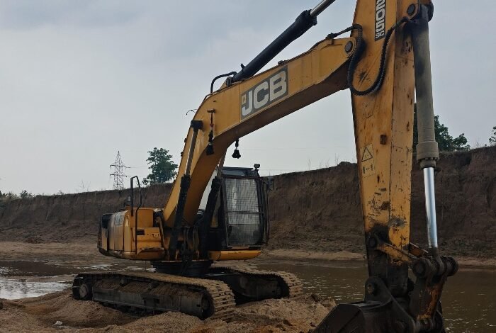 Sand Excavation: अवैध रूप से भंडारित 150 ट्रिप हाईवा रेत बरामद, 1 चैन माउंटेन मशीन और हाइवा जब्त 1 अवैध रूप से भंडारित 150 ट्रिप हाईवा रेत बरामद, 1 चैन माउंटेन मशीन और हाइवा जब्त