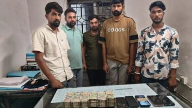 15 लाख की लूट की वारदात को अंजाम देने वाले 5 आरोपी गिरफ्तार, पीड़ित का परिचित ही निकला मास्टर माइंड