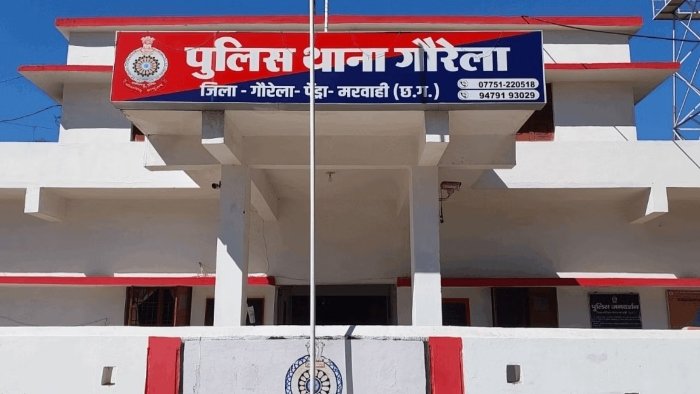 शादी में गया था पति, गांव में मिली पत्नी की लाश, ग्रामीणों ने हत्या की जताई आशंका
