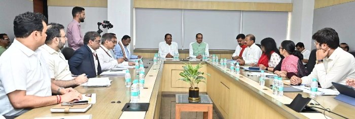 Shivraj Singh's meeting: केंद्रीय मंत्री शिवराज सिंह चौहान ने कृषि विभाग की ली बैठक, अटल डिजिटल सुविधा केंद्रों की जमकर की सराहना 1 केंद्रीय मंत्री शिवराज सिंह चौहान ने कृषि विभाग की ली बैठक, अटल डिजिटल सुविधा केंद्रों की जमकर की सराहना