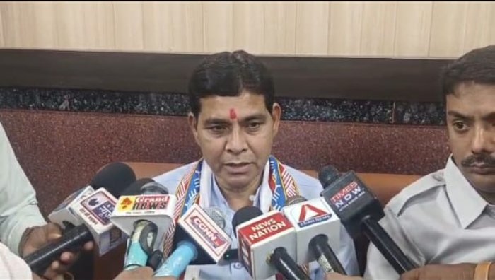 मंत्री टंकराम वर्मा का जमीन घोटाले पर बयान, कहा- नेता हो या अफसर सब पर गिरेगी गाज