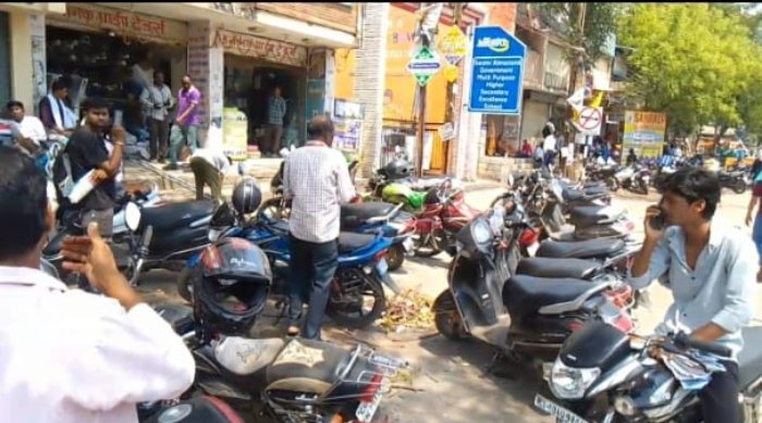 नीट परीक्षा में अव्यवस्थाओं का अंबार, पार्किंग व्यवस्था से लेकर पानी का नहीं था इंतजाम