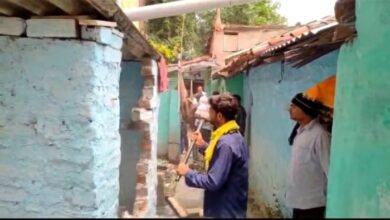 नगर निगम का सख्त एक्शन, करबला क्षेत्र में अवैध निर्माण पर चला घन और सब्बल