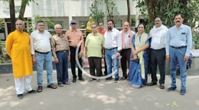 पेंशनर्स महासंघ ने पांच सूत्रीय मांगों को लेकर सौंपा ज्ञापन, मांगे पूरी नहीं होने पर दी राज्य स्तरीय आंदोलन की चेतावनी
