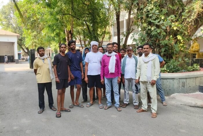 Water scarcity: भीषण गर्मी में पानी की किल्लत से ज़ुझ रहे लोग, मोहल्लेवासियों ने की बोर की मांग 1 भीषण गर्मी में पानी की किल्लत से ज़ुझ रहे लोग, मोहल्लेवासियों ने की बोर की मांग