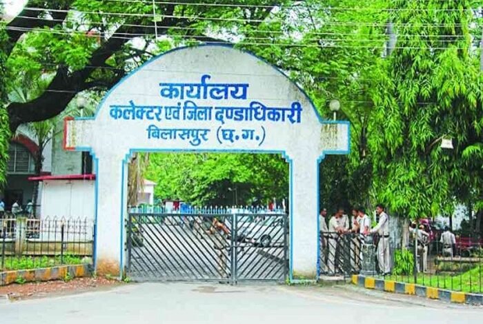 PM Awas Yojana: निगम ने की बुलडोजर कार्रवाई, हितग्राही PM आवास के लिए भटने मजबूर 1 निगम ने की बुलडोजर कार्रवाई, हितग्राही PM आवास के लिए भटने मजबूर