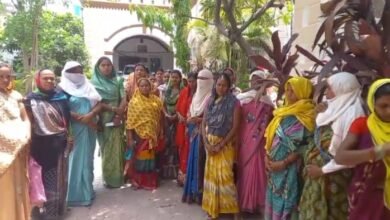 सरकारी जमीन पर मकान बनाकर 15 सालो से कर रहे देह व्यापार, महिलाओं ने SP को सौंपा ज्ञापन, पुलिस पर लगाए मिलीभगत का आरोप