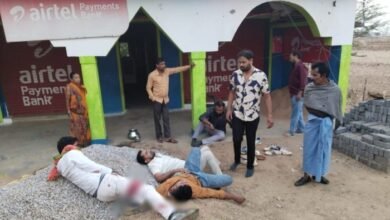 शादी से लौट रही स्कॉर्पियों बिजली के खंभे से टकराई, 7 लोग घायल