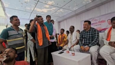 समाधान शिविर में जमकर मचा बवाल, शराब दुकान नहीं हटाने पर दी आंदोलन की चेतावनी, इधर सस्पेंड BEO ने दी आत्महत्या की धमकी