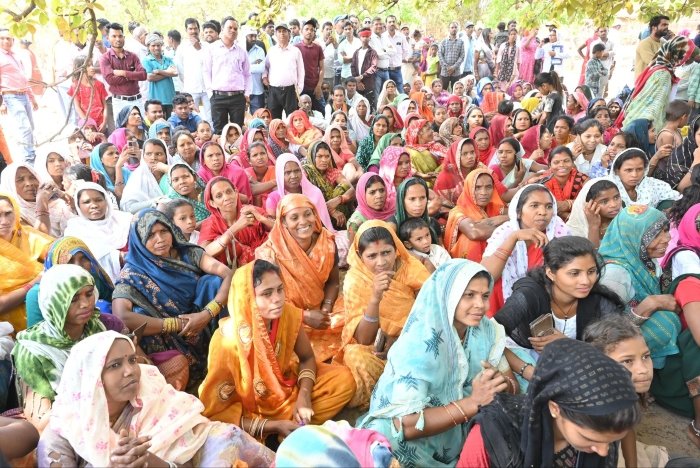 CM साय का छिंदिया गांव में आकस्मिक दौरा, चौपाल लगाकर ग्रामीणों से किया सीधा संवाद