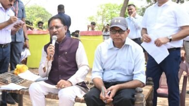 Good Governance Tihar: सीएम साय ने गांव में लगाई चौपाल, ग्रामीणों से किया सीधे संवाद 2 सीएम साय ने गांव में लगाई चौपाल, ग्रामीणों से किया सीधे संवाद