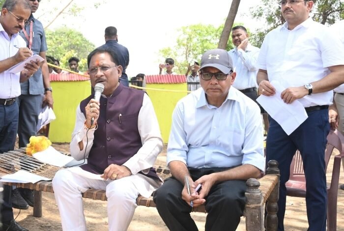सीएम साय ने गांव में लगाई चौपाल, ग्रामीणों से किया सीधे संवाद