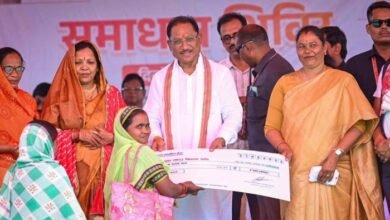 CM साय ने किया जशपुर का दौरा, हितग्राहियों को सौंपी चाबी, बोर्ड टॉपर्स का किया सम्मान