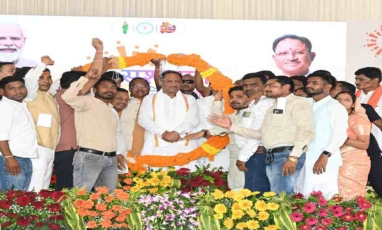 CM साय ने स्वास्थ्य केंद्र और पुलिस चौकी समेत कई विकास कार्यों की दी सौगात, हितग्राहियों को सौंपी PM आवास की चाबी