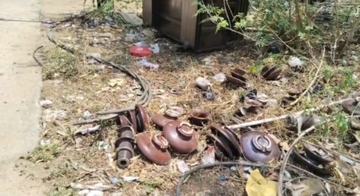 Sabotage: आंधी-तूफान से ब्लैक आउट, लोगों ने जोन कार्यालय में की तोड़फोड़ 1 आंधी-तूफान से ब्लैक आउट, लोगों ने जोन कार्यालय में की तोड़फोड़