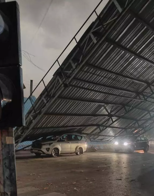 रायपुर में तूफान का कहर, नमस्ते चौक का शेड गिरा, कई लोगों के घायल होने की आशंका