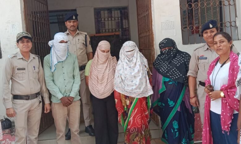 कोन्हेर गार्डन में देह व्यापार का भंडाफोड़, तीन महिलाएं और एक युवक पकड़े गए 1 WhatsApp Image 2025 05 10 at 17.37.14