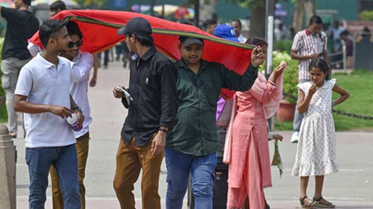 दिल्ली में गर्मी का अहसास: तापमान 48.5 डिग्री सेल्सियस तक पहुंचा