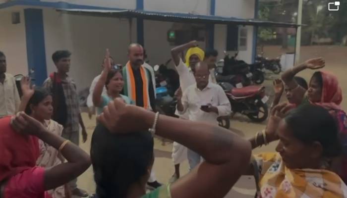 जिस नाबालिग का पुलिस ने ढूंढा था नरकंकाल वो 9 महीने बाद वापस लौटी, पुलिस की प्रताड़ना के शिकार युवक के लिए ग्रामीणों ने मांगा इंसाफ 1 image 2025 05 15T130017.353