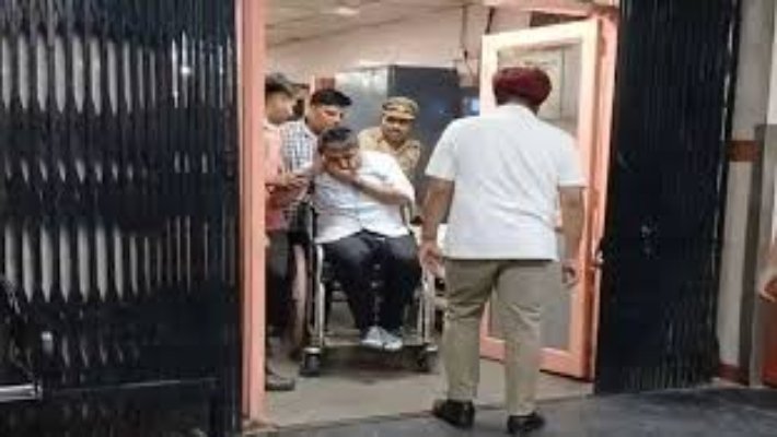 इनकम टैक्स ऑफिस में IRS अधिकारियों के बीच हिंसक विवाद 1 image 2025 05 30T095857.081