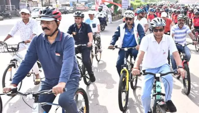 रायपुर में निकली साइकिल रैली, लोगों को सेहत के लिए साइकिल चलाने का दिया संदेश 1 4637972 untitled 19 copy