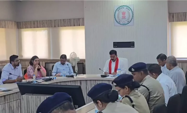 नया रायपुर में गौ तस्करी रोकथाम को लेकर गृह विभाग की समीक्षा बैठक 1 4648893 untitled 32 copy