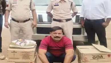 पेंड्रा: पैराडाइज होटल में छापा, 52 लीटर अवैध अंग्रेजी शराब बरामद, होटल संचालक गिरफ्तार 5 4693362 untitled 57 copy