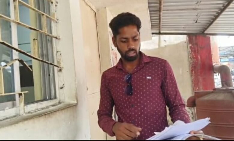 जिला अस्पताल में अव्यवस्थाओं का अंबार, ब्लड की जांच रिपोर्ट के लिए भटक रहे मरीज