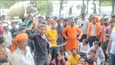 गौ सेवा को लेकर तीन दिवसीय दंडवत पदयात्रा पहुँची कलेक्ट्रेट, 11 सूत्रीय मांगों को लेकर सौंपा ज्ञापन