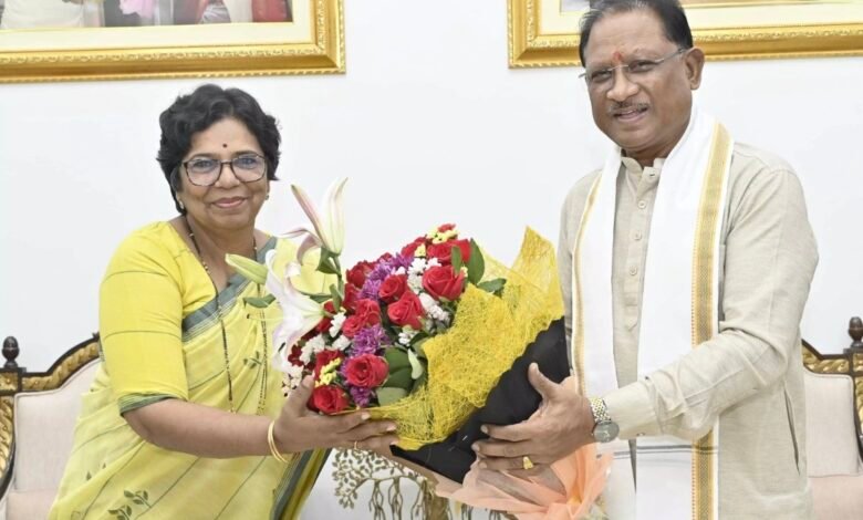 मुख्यमंत्री विष्णु देव साय से मिलीं राष्ट्रीय महिला आयोग अध्यक्ष विजया रहाटकर, महिला सशक्तिकरण पर हुई चर्चा 1 IMG 20250605 131549