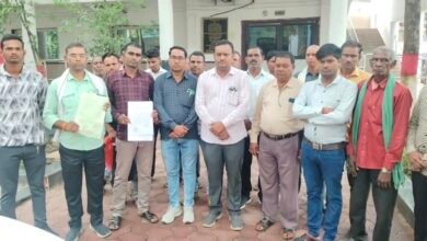 तालाब को लेकर विवाद, समिति ने कलेक्टर को सौंपा ज्ञापन 10 IMG 20250624 175109