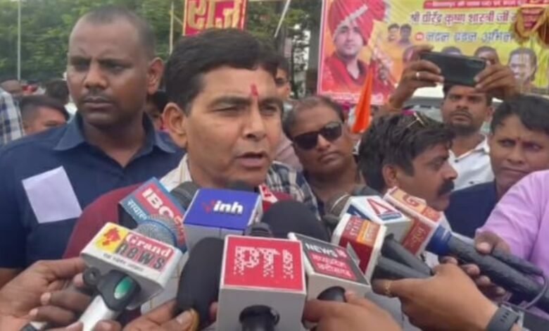Minister's statement: जानिए मंत्री टंकराम वर्मा ने पंडित धीरेन्द्र शास्त्री के बिलासपुर आगमन पर क्या कहा........ 1 जानिए मंत्री टंकराम वर्मा ने पंडित धीरेन्द्र शास्त्री के बिलासपुर आगमन पर क्या कहा........
