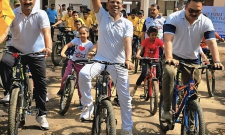 पुलिस ने 'फिट इंडिया ऑन साइकिल' रैली का किया आयोजन, लोगों को स्वस्थ्य रहने किया जागरूक