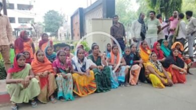 Route Controversy: मोहल्लेवासियों ने की निस्तारी मार्ग की मांग, कलेक्टर को सौंपा ज्ञापन 5 मोहल्लेवासियों ने की निस्तारी मार्ग की मांग, कलेक्टर को सौंपा ज्ञापन