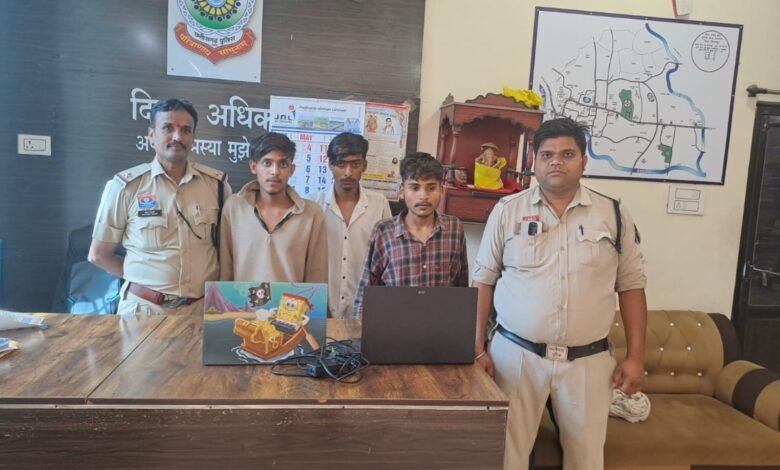 Thief arrested: चोरी के तीन अलग-अलग मामले में 3 आरोपी गिरफ्तार, 1.88 लाख से ज्यादा का सामान बरामद 1 चोरी के तीन अलग-अलग मामले में 3 आरोपी गिरफ्तार, 1.88 लाख से ज्यादा का सामान बरामद