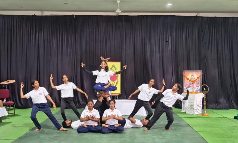 Yoga Camp: एवीएम सैनिक स्कूल में सप्ताहिक योग शिविर । 1 Yoga Camp